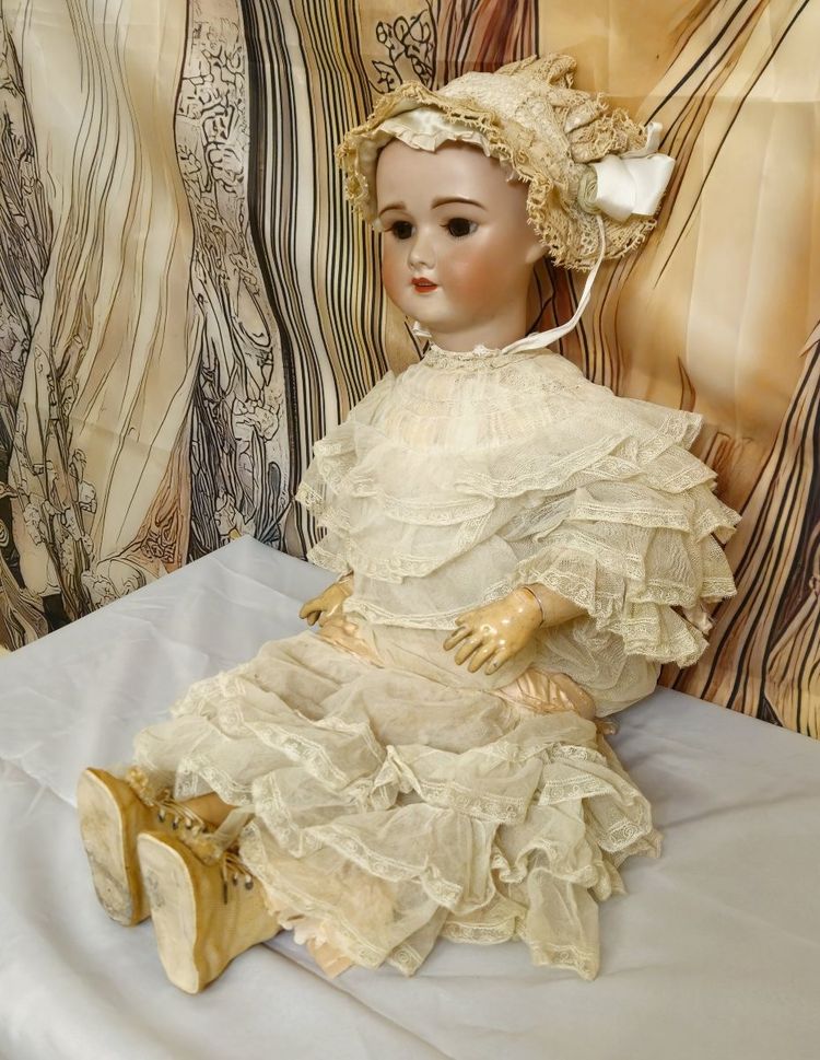 Grande poupée ancienne française en porcelaine / marquée UNIS FRANCE 301 / haut 88 cm