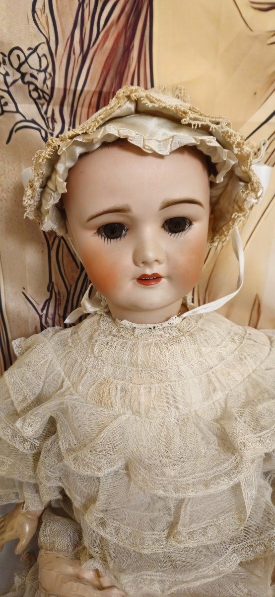 Grande poupée ancienne française en porcelaine / marquée UNIS FRANCE 301 / haut 88 cm