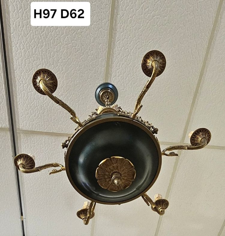 Lampadario antico in bronzo dorato a sei luci, stile Impero, risalente alla fine del XIX secolo.