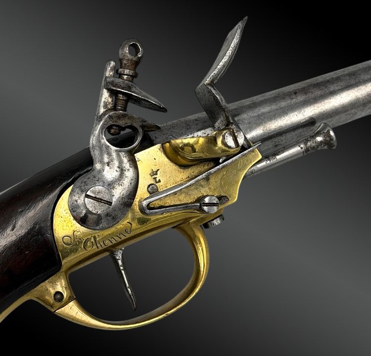 PISTOLET à silex modèle 1777, 2ème type dit à coffre France XVIIIème siècle, période Louis XVI