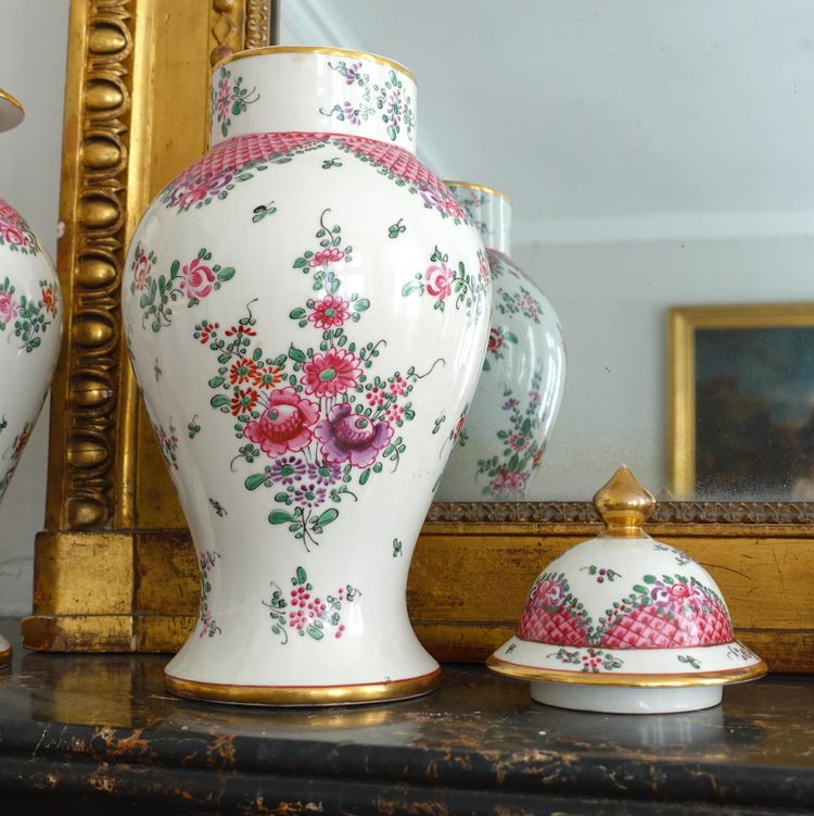 Paire de Potiches en porcelaine dans le goût de la Chine - famille rose - Manufacture Samson