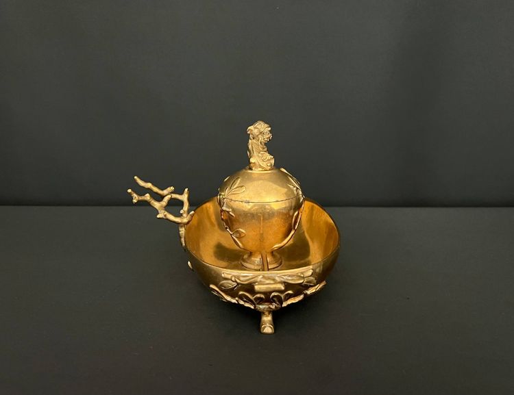 Bronze inkwell in Japanese style with vegetal decoration and Foo dog