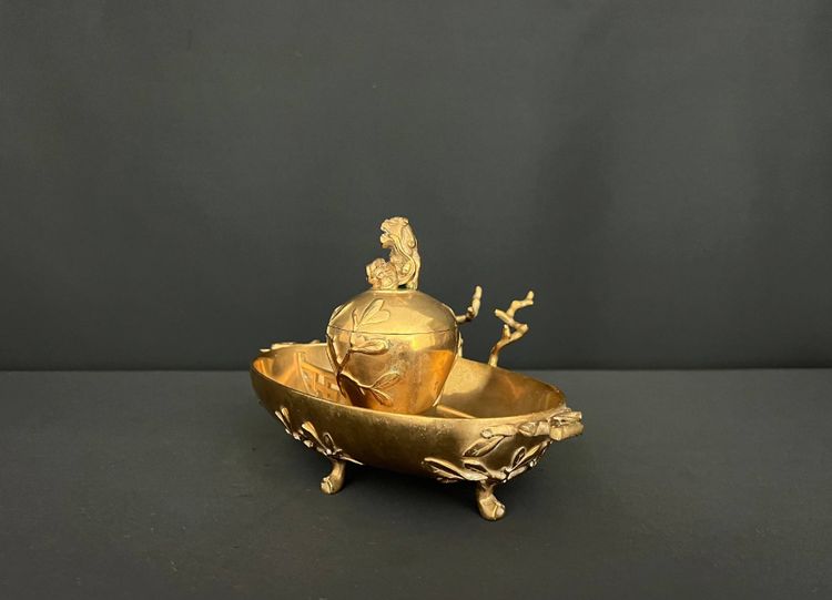Bronze inkwell in Japanese style with vegetal decoration and Foo dog