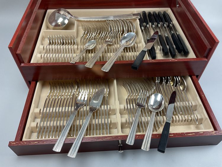 Ménagère Christofle modèle Mira style art déco 107 pièces 