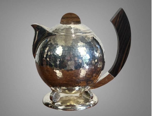 JEAN DEPRÉS ( 1889-1980 ) / SERVICE A THÉ ET CAFÉ EN MÉTAL ARGENTÉ MARTELÉ SIGNÉ