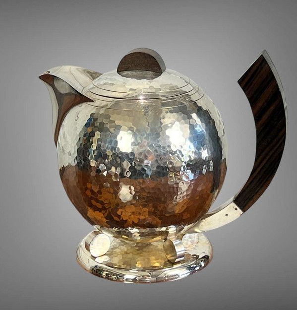 JEAN DEPRÉS ( 1889-1980 ) / SERVICE A THÉ ET CAFÉ EN MÉTAL ARGENTÉ MARTELÉ SIGNÉ