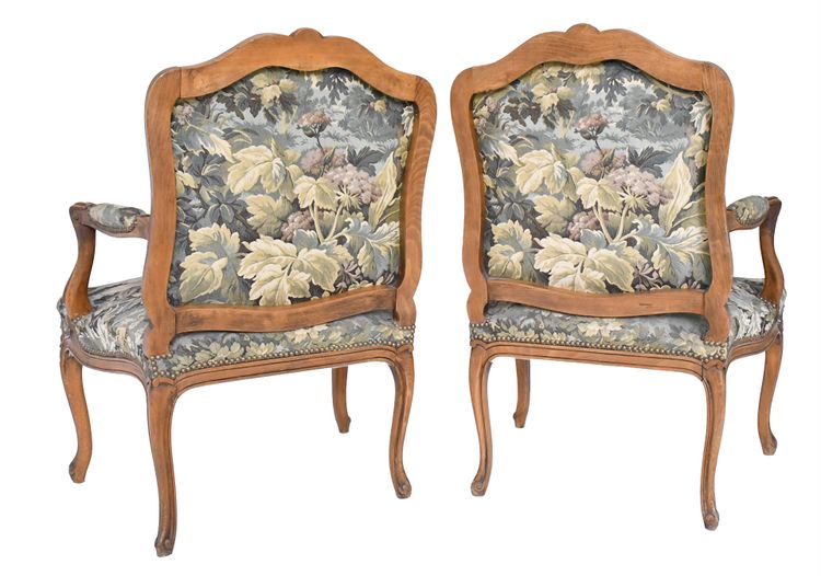 Coppia di poltrone in stile Luigi XV dette "à la Reine".
