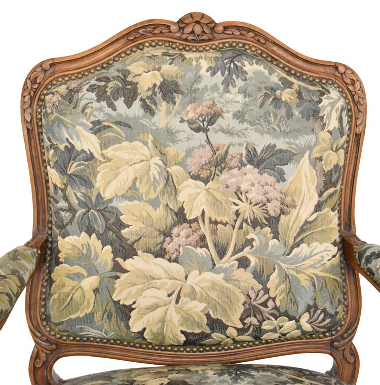 Coppia di poltrone in stile Luigi XV dette "à la Reine".