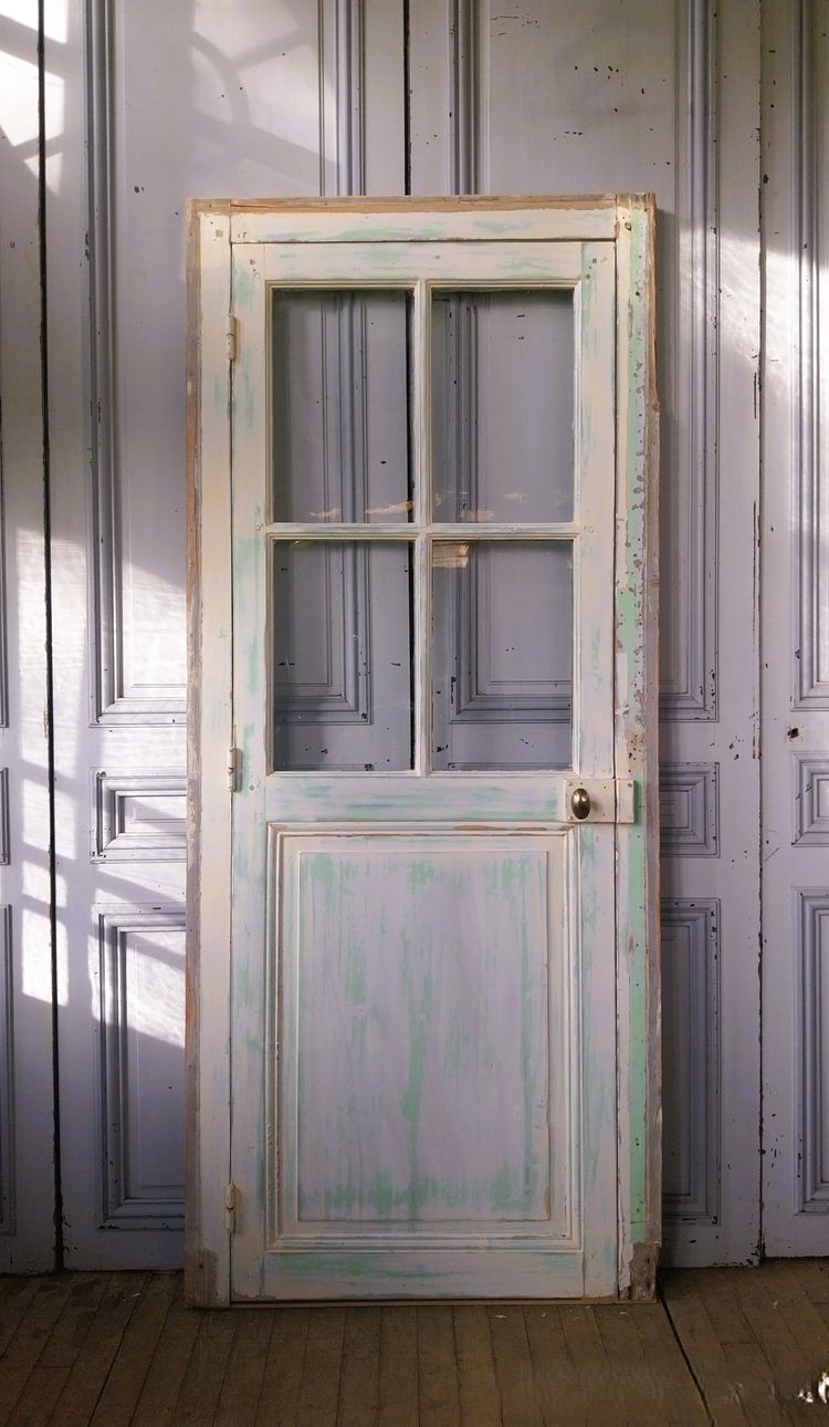 Superbe porte ancienne avec cadre d’origine, charme intemporel