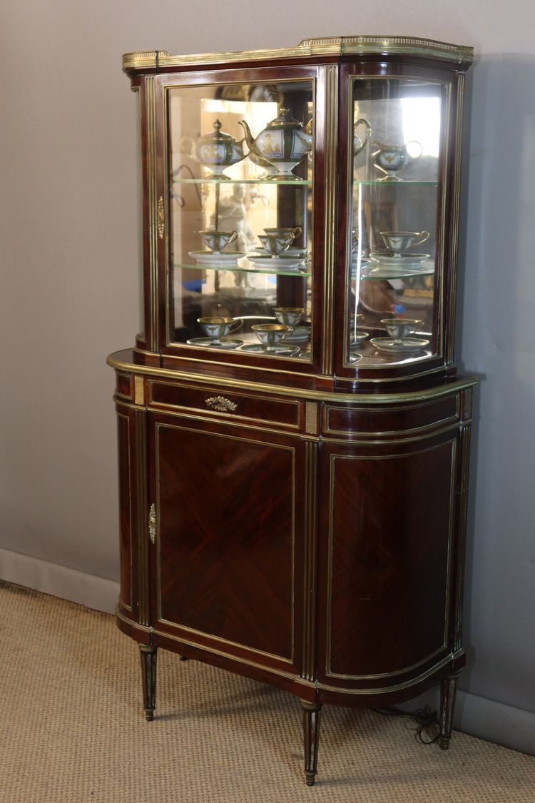 Vitrine en acajou style Louis XVI
