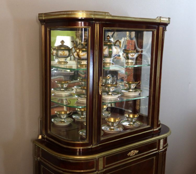Vitrine en acajou style Louis XVI