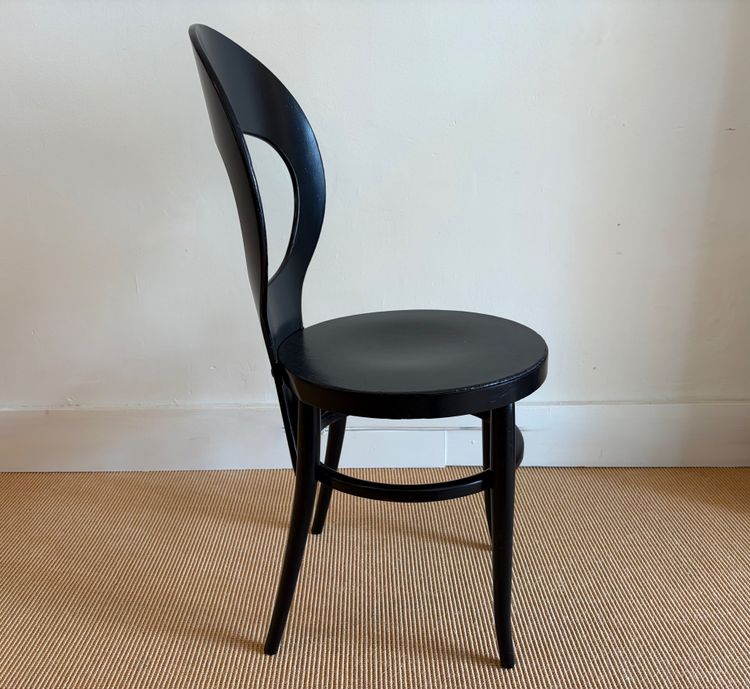 SUITE  DE 4 CHAISES BISTROT BAUMANN LAQUÉES NOIRES.