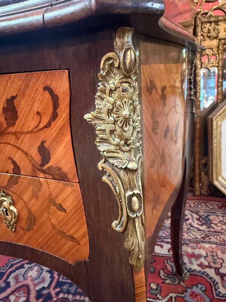 SECRETAIRE A CYLINDRE FORMANT VITRINE