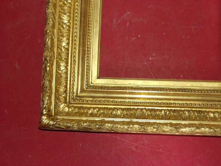 Cadre époque 19ème, en bois doré.