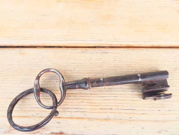 Armoire Louis XV marquetée époque 18ème