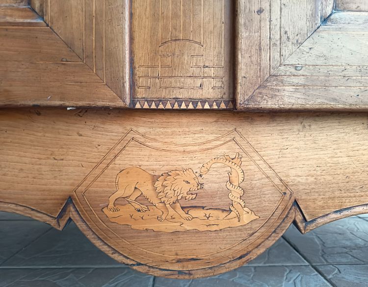 Armoire Louis XV marquetée époque 18ème