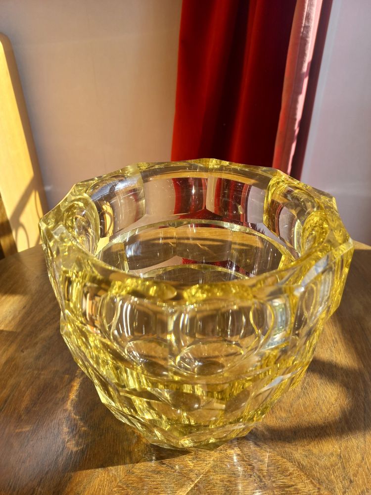 Daum vase Art Déco en cristal jaune