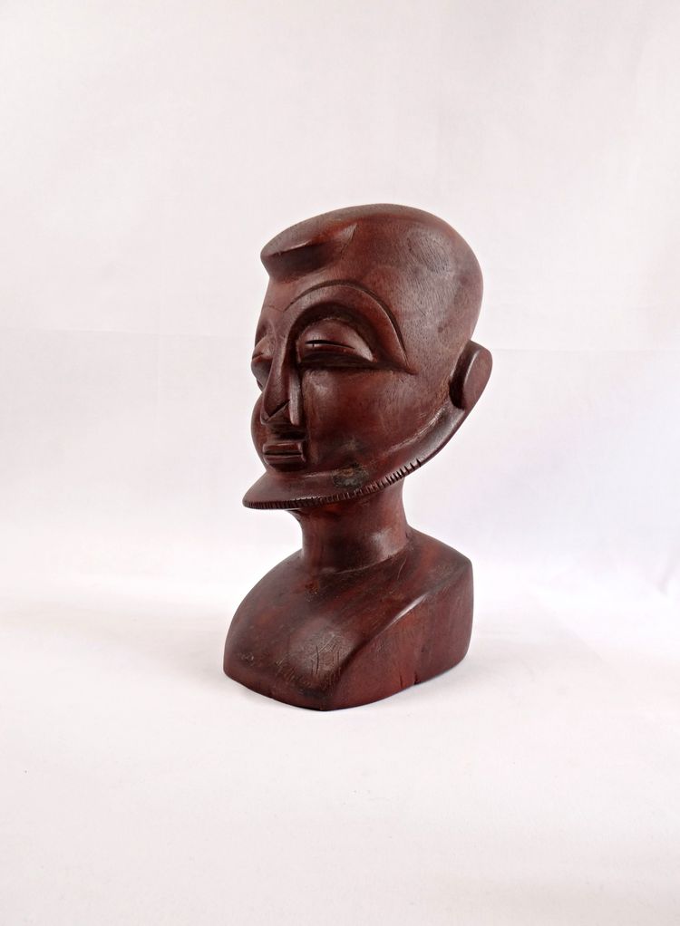 Buste d'homme sculpture en bois d'Acajou rouge art Africain moderniste XXe