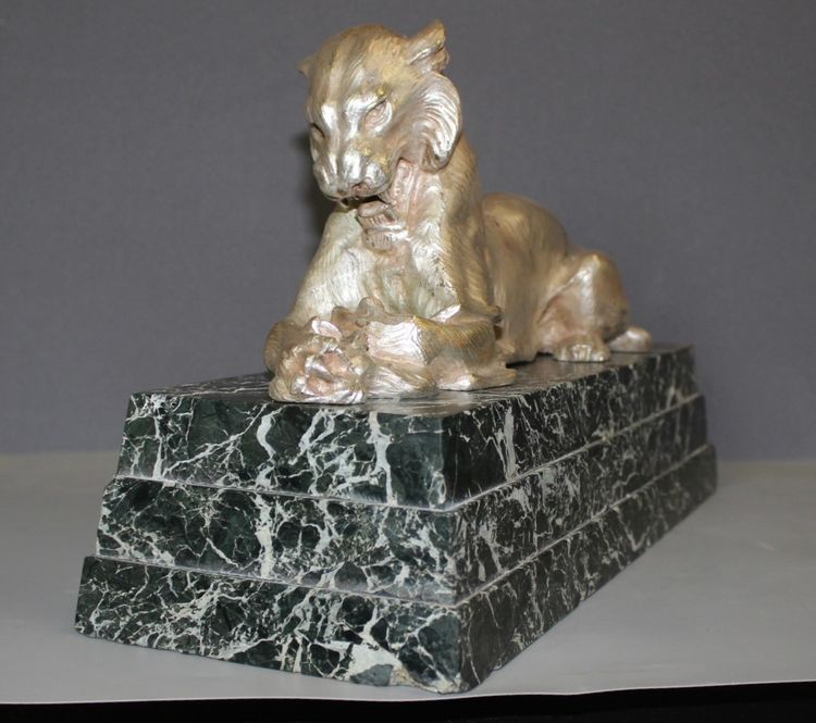 Lionne en Bronze Argenté vers 1930