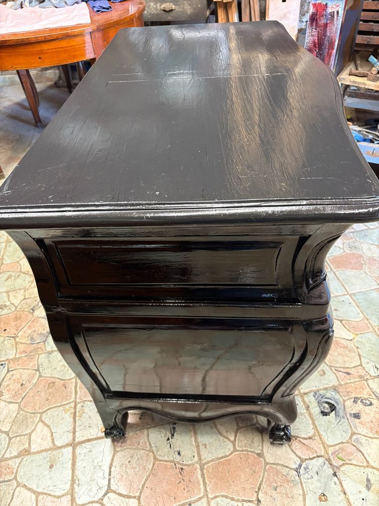 Cassettiera nera del XIX secolo