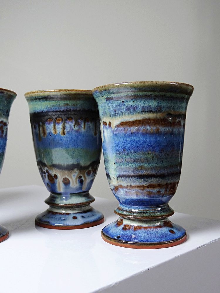 Lot de 5 mazagrans en céramique d’atelier émaillée, années 1960-1980