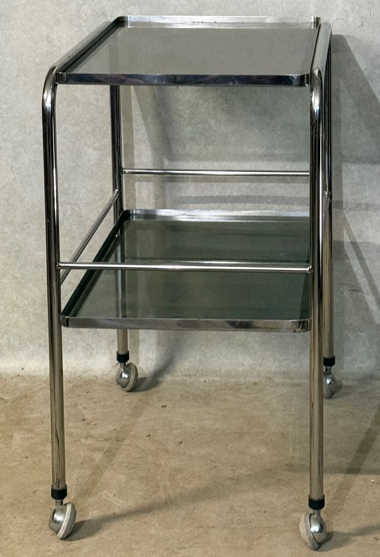 zweistöckiger Servierwagen