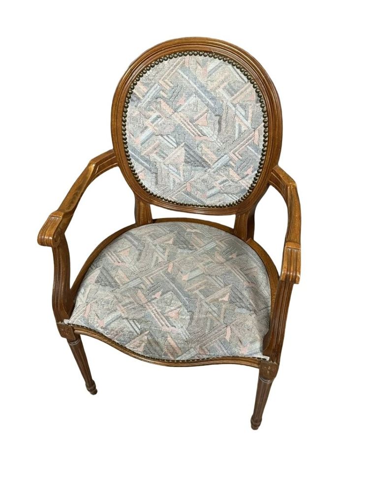 Paire de fauteuils louis XVI a dossiers médaillons
