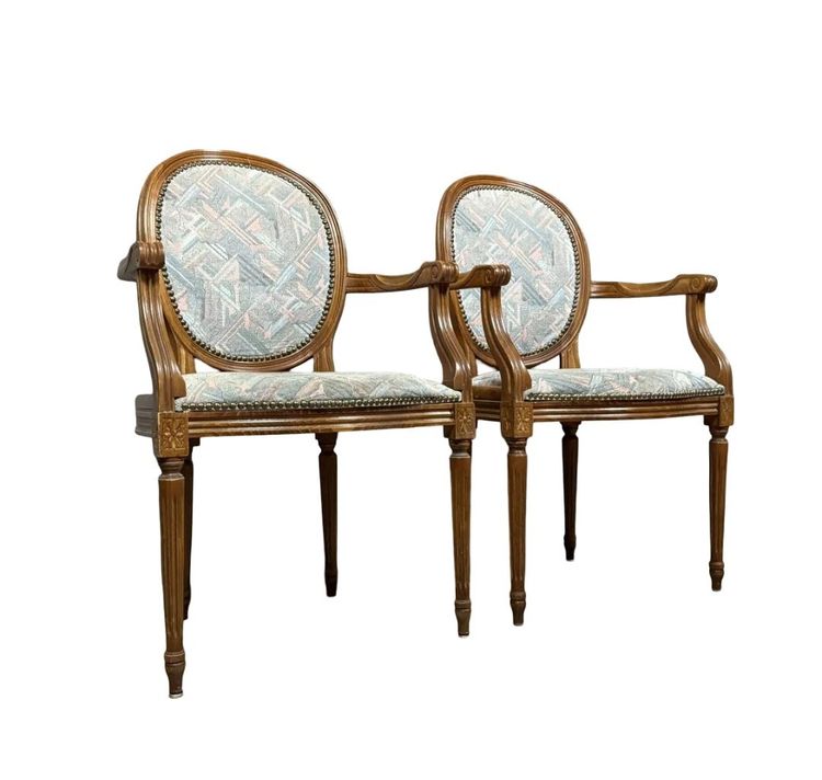 Paire de fauteuils louis XVI a dossiers médaillons