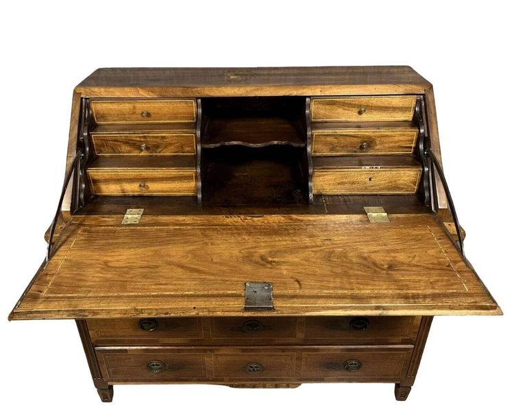 Louis XVI period chest of drawers in burr walnut with marquetry decoration