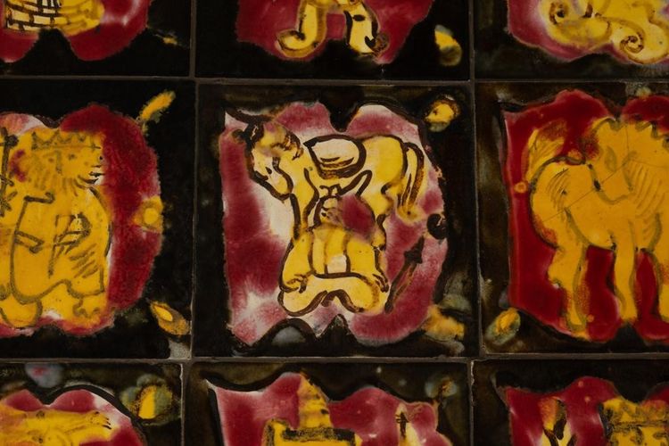 Guillerme und Chambron. Beistelltisch aus Eiche und Keramik. 1970er-1980er Jahre. LS 6735672