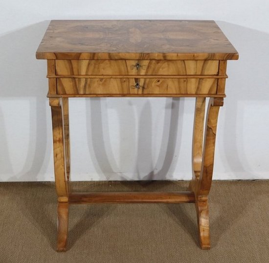 Petite Table de Salon en Noyer, époque Restauration – Début XIXe