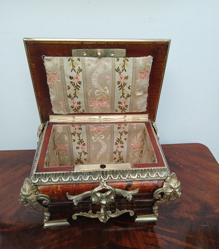 Schatulle aus Schildpatt und Bronze