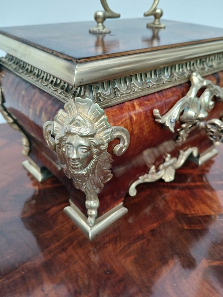 Schatulle aus Schildpatt und Bronze