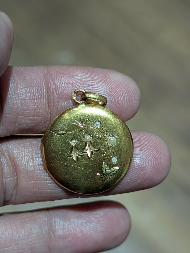 Art Nouveau 18k Gold Round Medallion French Pendant Antique Photo Frame CIRCA 1900