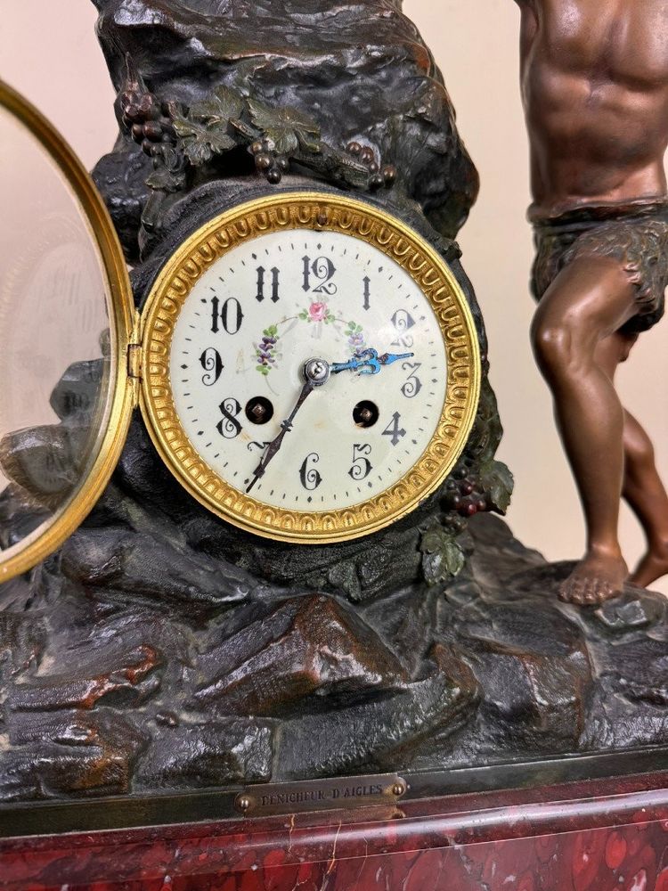 Große Pendeluhr aus der Zeit Napoleons III. aus Regulus / h 74cm