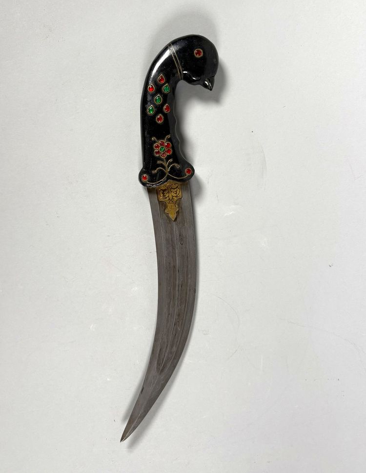 Pugnale di giada Kard con testa di uccello INDIA Dinastia Mughal (1526-1857)