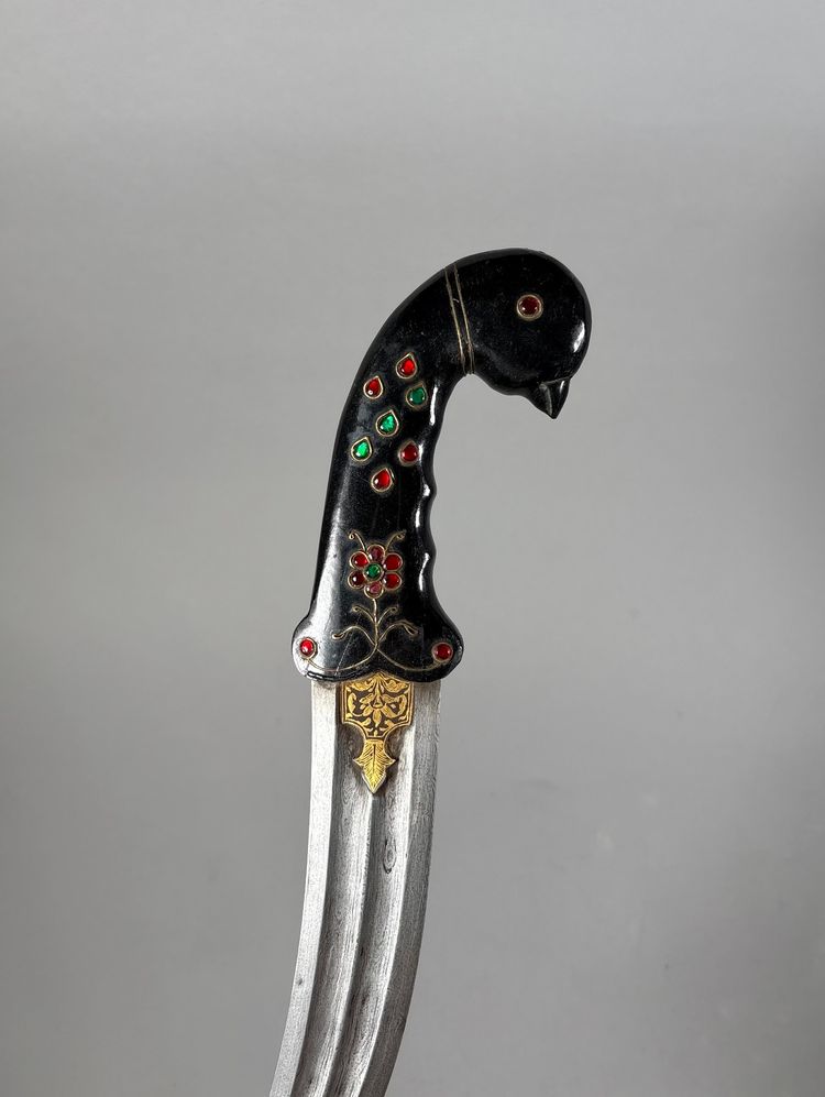 Pugnale di giada Kard con testa di uccello INDIA Dinastia Mughal (1526-1857)