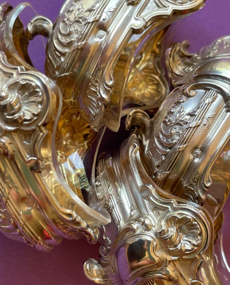 Ecrin de 4 salerons et 4 pelles à sel.