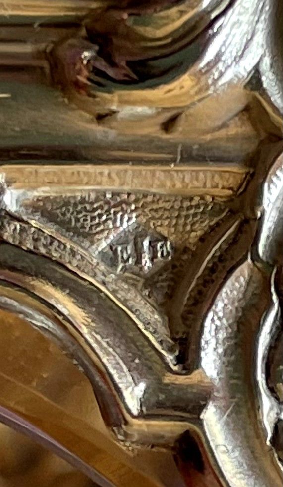 Ecrin de 4 salerons et 4 pelles à sel.