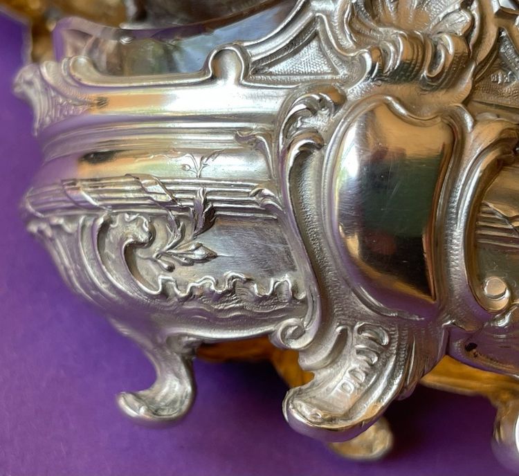 Ecrin de 4 salerons et 4 pelles à sel.