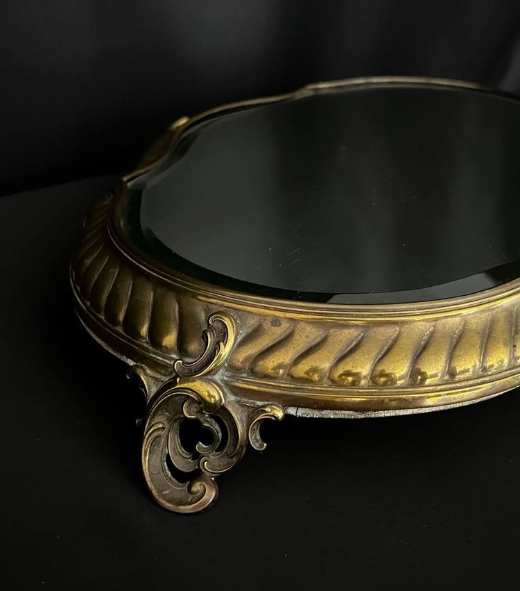 Bronzetablett mit Spiegelboden, Stil Louis XV