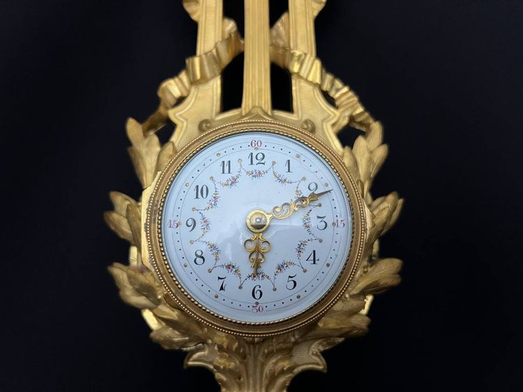 Pendule murale en bronze doré, style Louis XVI