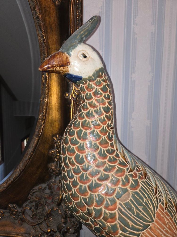 Grand paon décoratif en céramique – XXᵉ siècle