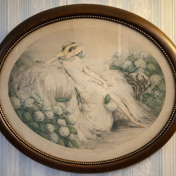 Louis Icart : Estampe / Gravure Art Nouveau – Femme aux hortensias