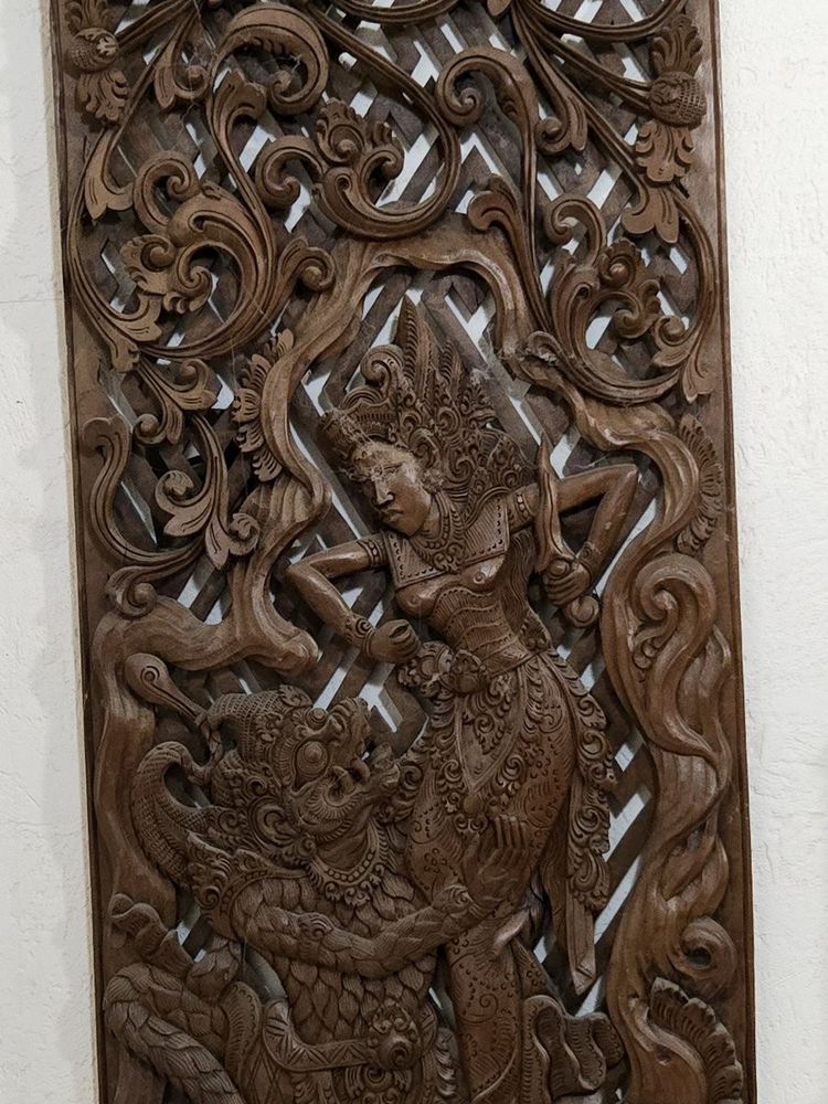 Panneau sculpté en bois – Décor balinais / asiatique – 100 x 28 cm - XXeme