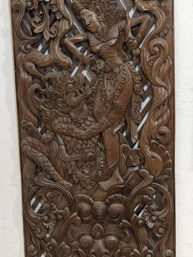 Panneau sculpté en bois – Décor balinais / asiatique – 100 x 28 cm - XXeme