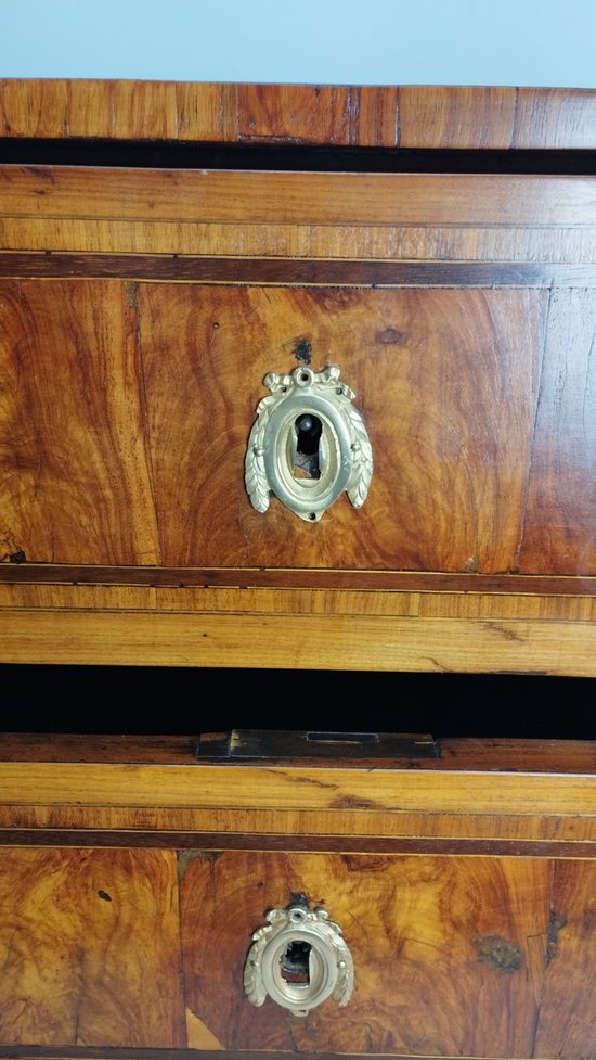 Commode marquetée époque Transition