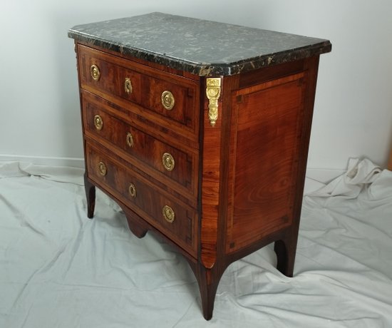 Commode marquetée époque Transition