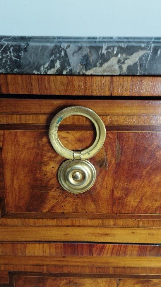 Commode marquetée époque Transition