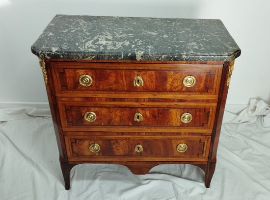 Commode marquetée époque Transition